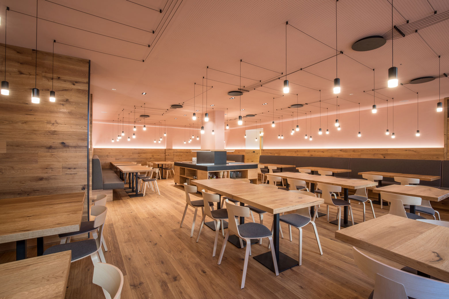 Vibia The Edit - Brightening Restaurants Wireflow