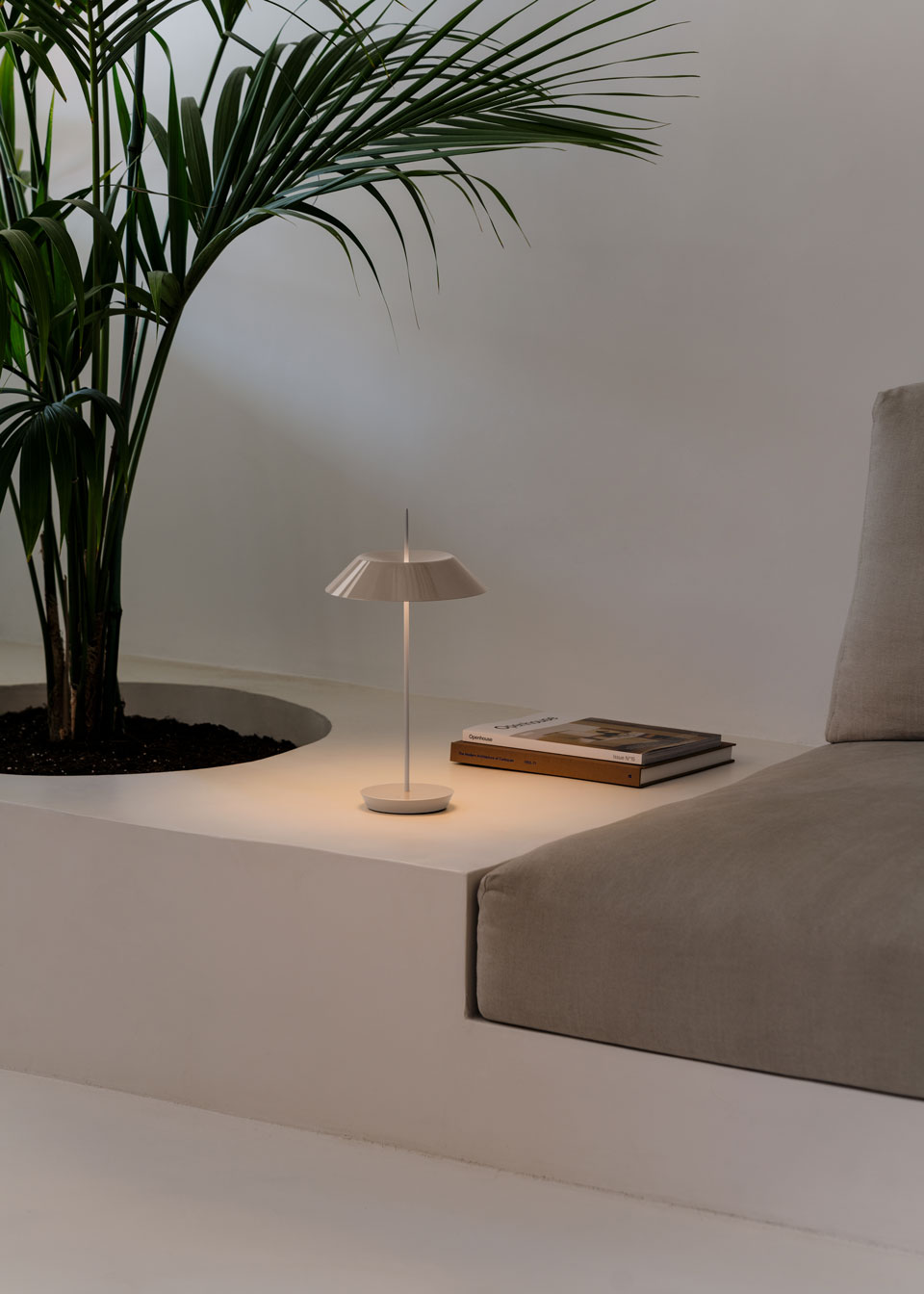 Vibia The Edit - Mayfair Mini Light on the move